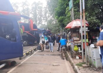 Meski Harga Tiket Naik Dua Kali Lipat, Pemudik Padati Terminal Poris Plawad 