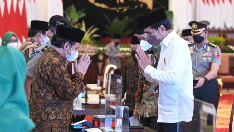 Presiden Jokowi Serahkan Zakat kepada Baznas