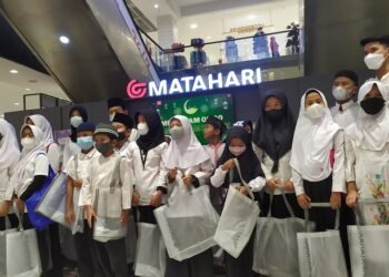 Gelar Santunan, Supermal Karawaci Ajak Anak Yatim Piatu Belanja Baju Lebaran