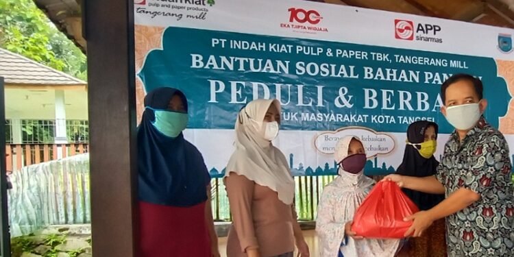 1.300 Warga di Kabupaten Tangerang dan Tangsel Dapat Paket Sembako Gratis dari PT Indah Kiat Tangerang