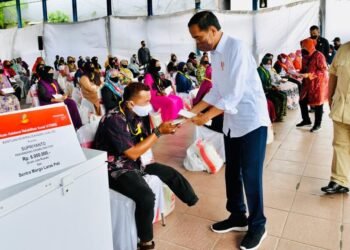 Salurkan Bansos di Sumenep, Presiden: Penyaluran BLT Minyak Goreng Lancar