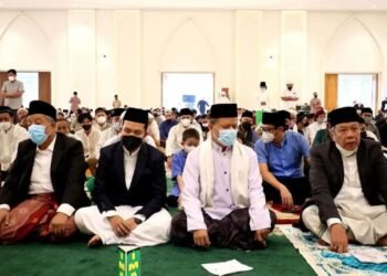 Wali Kota Benyamin Davnie Salat Idul Fitri 1443 H di Islamic Center, Wakil Wali Kota Pilar Saga Ichsan di Masjid Al-I’tishom