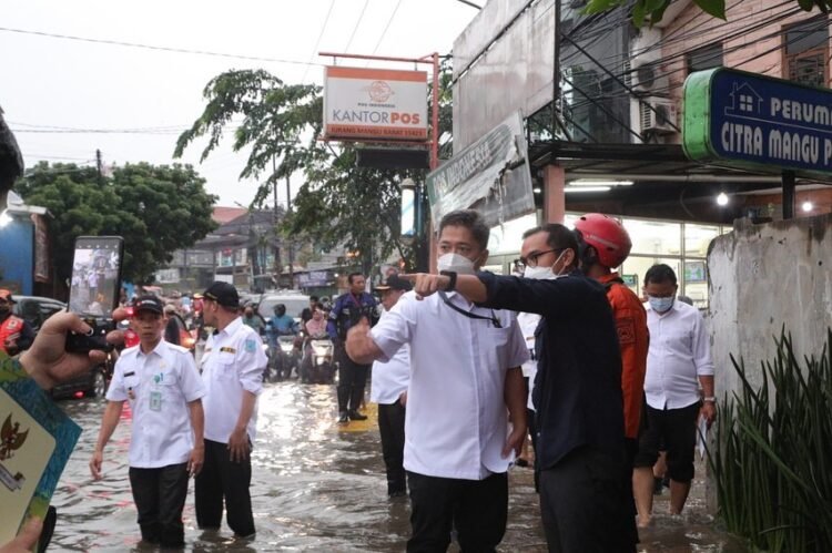 Ajak Warga Jaga Lingkungan, Pilar Saga Ichsan: Penanganan Banjir Harus Dilakukan Secara Tepat