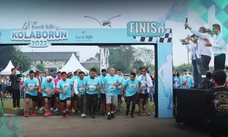 Wali Kota Benyamin Davnie dan Wakil Wali Kota Pilar Saga Ichsan Lepas Peserta KolaboRun 2022 Bank BJB