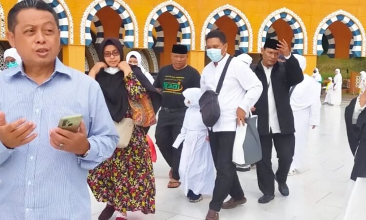 Serasa di Mekkah, Calon Jemaah Haji Dari Serpong, Setu, dan Serpong Utara Lakukan Peragaan Praktek Manasik Haji di Replika Ka’bah