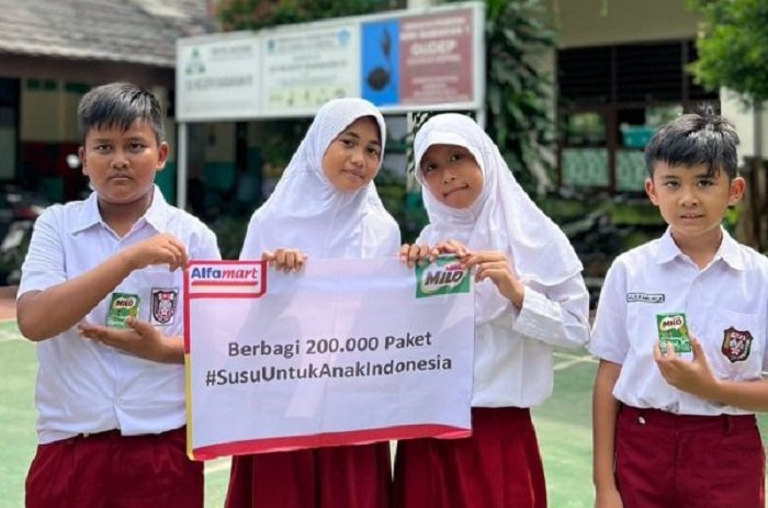 Alfamart Bagikan 6.159 Susu UHT Gratis di Tangsel