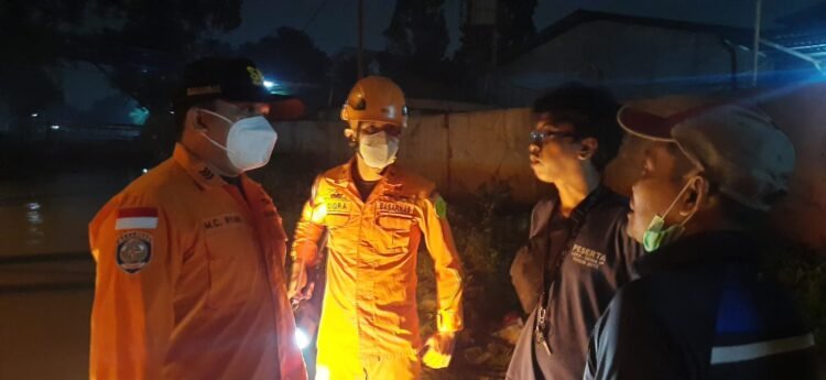 Anak 4 Tahun Di Kota Tangerang Terseret Arus Kali Sabi, Puluhan Personil Diterjunkan