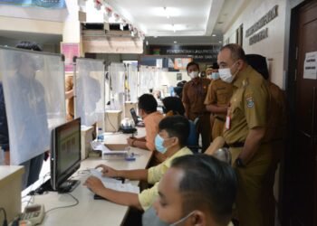 Sidak Hari Pertama Kerja Usai Libur Lebaran, Bupati Zaki: Pelayanan Harus Optimal