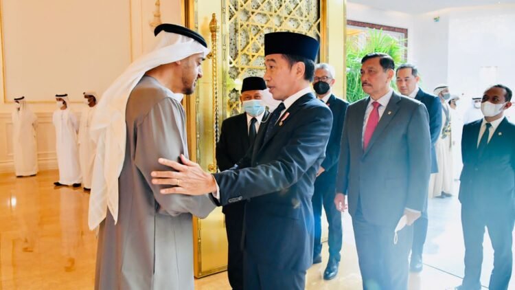 Singgah di Abu Dhabi, Presiden Jokowi Sampaikan Dukacita atas Wafatnya Sheikh Khalifa