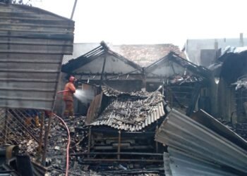 Tiga Kios Di Cipondoh Ludes Terbakar