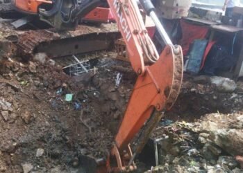 Dinas SDABMBK Tangsel Kirim Alat Berat untuk Penanganan Banjir di Lahan Milik PT Pertamina