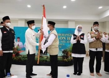 Wakil Wali Kota Tangsel Pilar Saga Ichsan Lepas Jemaah Haji Kloter 25 JKG