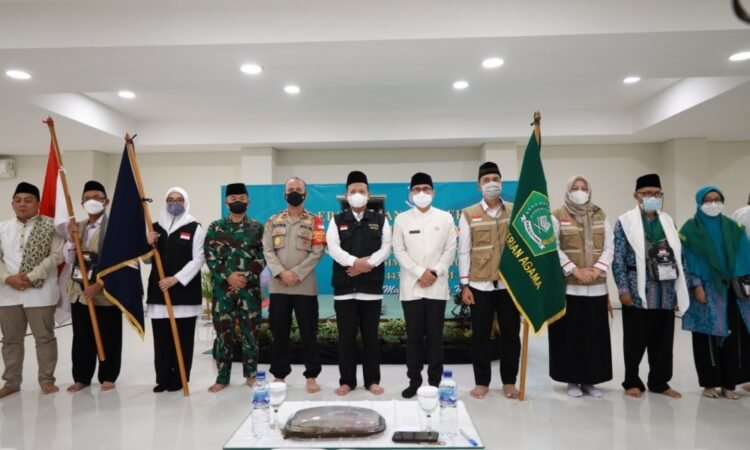 Lepas 135 Calon Jemaah Haji Kloter Akhir Asal Tangsel, Pilar Saga Ichsan: Jaga Stamina dan Kesehatan