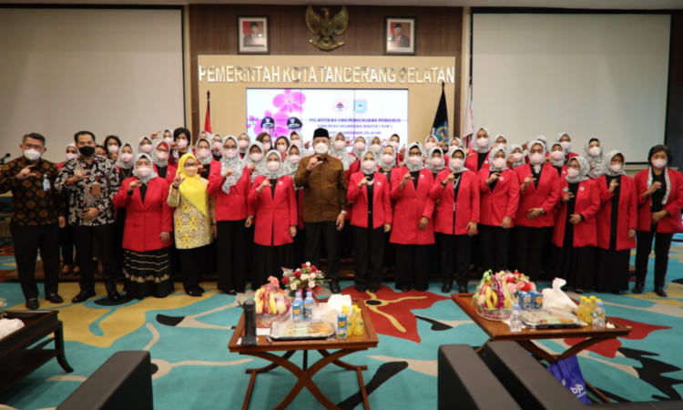 Wali Kota Benyamin Lantik dan Kukuhkan Kepengurusan GOW Tangsel Masa Bakti 2022-2025