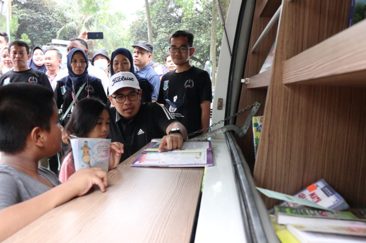 Wakil Wali Kota Tangsel Pilar Saga Ichsan saat menghadiri Festival Situ Gintung (1)