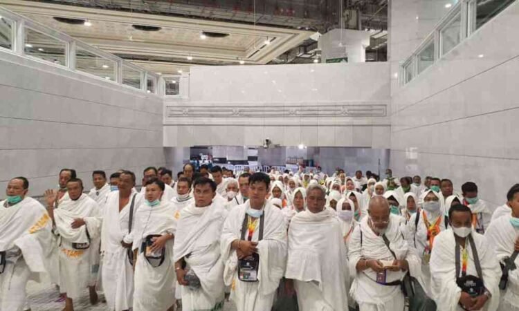 Jemaah Haji Tangsel Kloter 12 JKG Lakukan Umrah