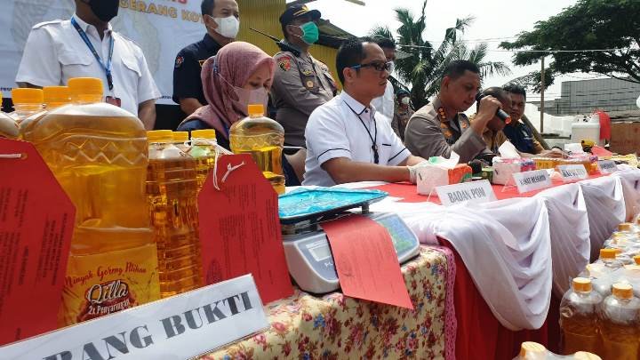 Pabrik Minyak Kemasan Palsu di Pinang Digrebek Polisi