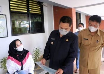 Pastikan Terlaksana dengan Baik, Walikota Arief Pantau PPDB Online SMP