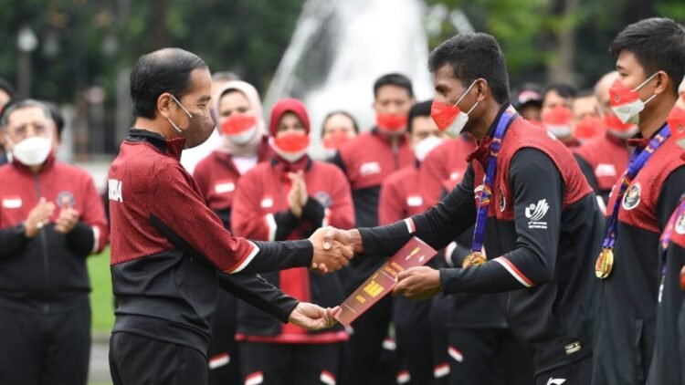 Presiden Jokowi Serahkan Bonus Bagi Atlet Peraih Medali SEA Games Ke-31 Vietnam