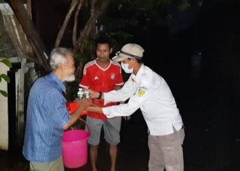 BAZNAS Distribusikan Paket Makanan untuk Korban Banjir di Kota Tangerang