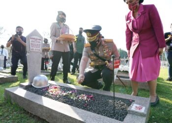 Beri Penghormatan ke TMP Kalibata, Kapolri Lanjutkan Semangat Pahlawan Wujudkan Indonesia Emas