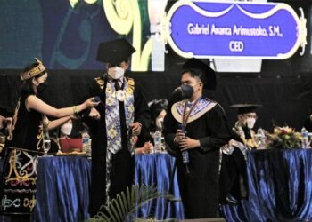 Bertema Suku Dayak, 653 Mahasiswa UMN Diwisuda