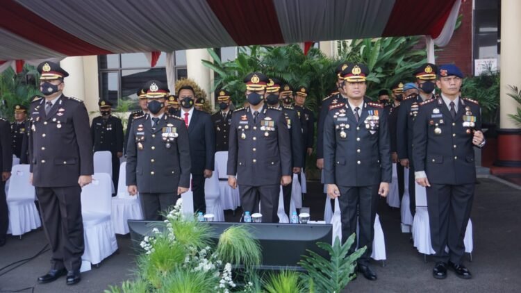 Dansat Brimob Polda Banten Hadiri Upacara Peringatan HUT Bhayangkara ke-76