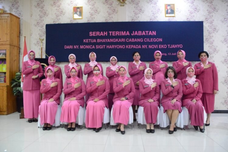 Ketua Bhayangkari Daerah Banten Pimpin Serah Terima Jabatan Dilingkungan Pengurus Bhayangkari dan Ketua Bhayangkari Cabang Cilegon