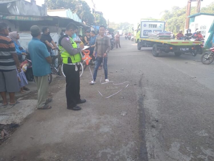 Meninggal Ditempat, Satlantas Polresta Tangerang Evakuasi Korban Kecelakaan Lalu Lintas