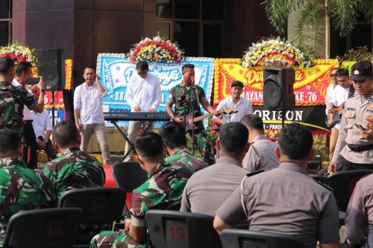 Meriahkan HUT Bhayangkara ke 76, Kodim 0601 Pandeglang Nyanyi Bareng Polres Pandeglang