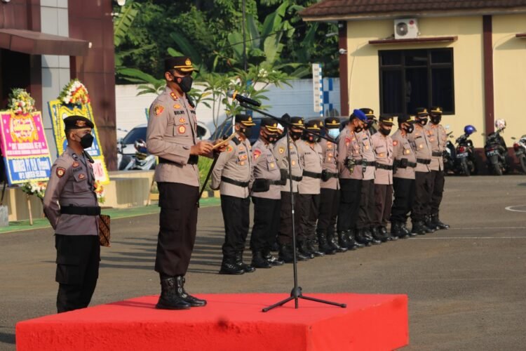 Pimpin Upacara Kenaikan Pangkat, Kapolres Pandeglang Tekankan Kedisiplinan dan Loyalitas