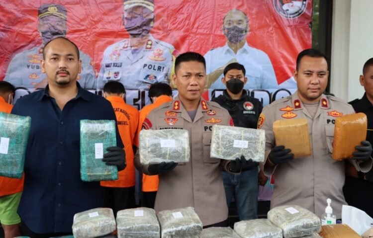 Polres Tangsel Tangkap 4 Pengedar Narkoba, Barang Bukti 39 Kg Ganja Disita