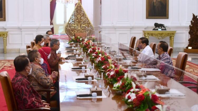 Presiden Jokowi Terima Dewan Komisioner OJK Periode 2017-2022