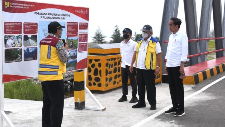 Presiden Jokowi Tinjau Jalan Lingkar Nias dan Jembatan Idano Sibolou di Nias Barat