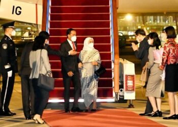 Presiden Jokowi dan Ibu Iriana Tiba di Beijing