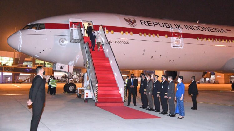 Presiden Jokowi dan Ibu Iriana Tiba di Tanah Air Usai Lakukan Kunjungan ke Kawasan Asia Timur