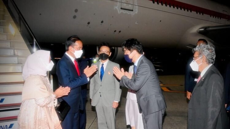 Presiden Jokowi dan Ibu Iriana Tiba di Tokyo