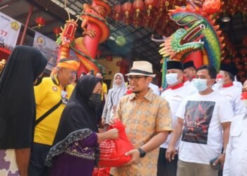 Bagikan 1000 Paket Baksos, Pilar Saga Ichsan Apresiasi FKUB dan Vihara Kwan In Thang