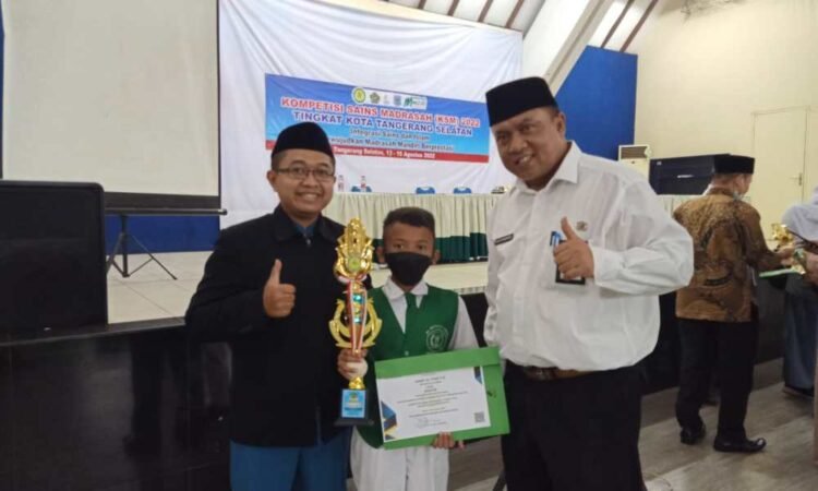 Anugerah Juara Kompetisi Sains Madrasah Tingkat Kota Tangsel Tahun 2022