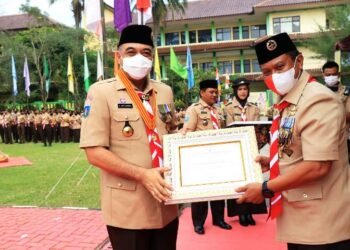 Bupati Zaki Terima Penghargaan Mabicab Peduli dari Kwarnas dan Kwarda Banten