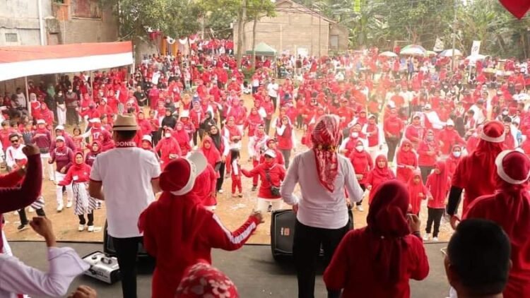 Jalan Sehat Kangen Ibu Airin, Ribuan Warga Berdatangan