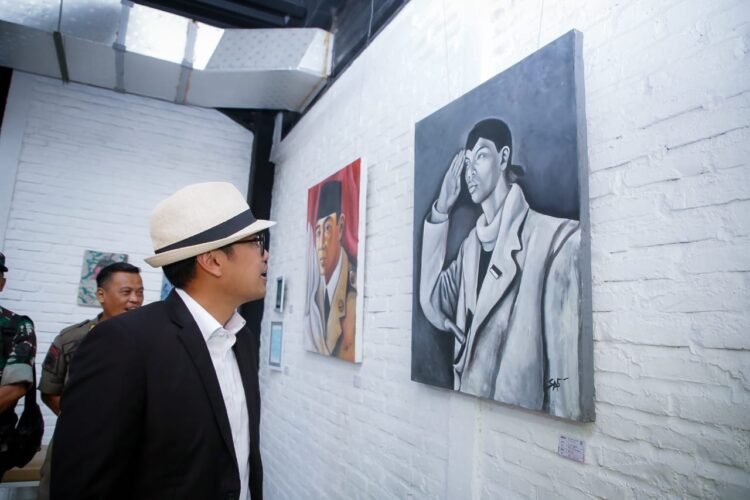 Pilar Saga Ichsan Buka Pameran Lukisan Gejolak RakyArt