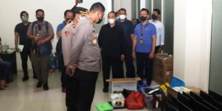 Jadi ‘Pangkalan’ Judi Online, Ruko di Cipondoh Digrebek