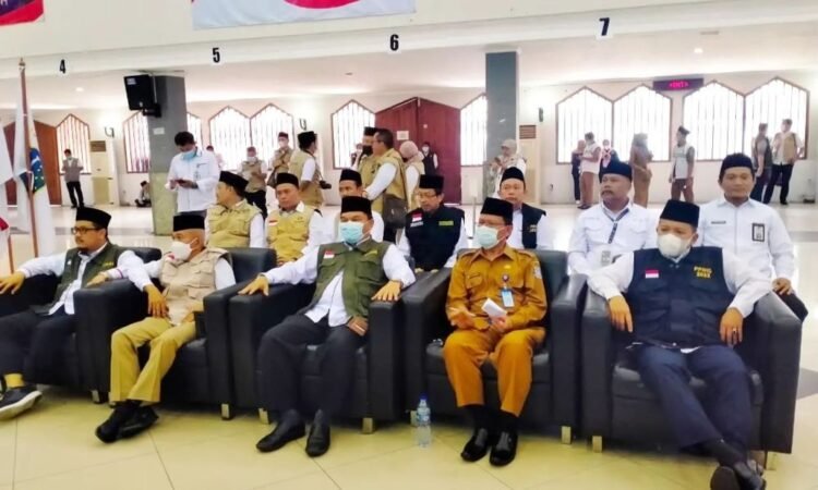 Jemaah Haji Kloter 25 JKG Tangsel Tiba di Tanah Air