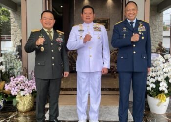 Jokowi Butuh Harmonisasi, Ujang Komarudin Apresiasi Soliditas dan Keakraban Kepala Staf TNI