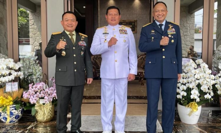 Jokowi Butuh Harmonisasi, Ujang Komarudin Apresiasi Soliditas dan Keakraban Kepala Staf TNI