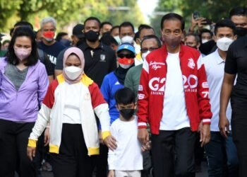 Momen Presiden Jalan Santai di Lokasi CFD bersama Jan Ethes