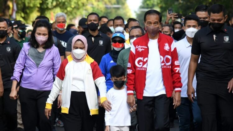 Momen Presiden Jalan Santai di Lokasi CFD bersama Jan Ethes