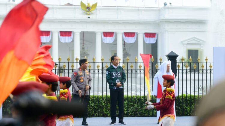 Presiden Joko Widodo Lepas Kirab Merah Putih￼