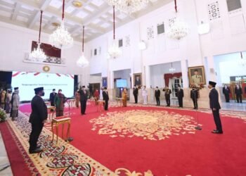 Presiden Jokowi Anugerahkan Tanda Kehormatan bagi 127 Tokoh